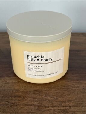 White Barn Pistachio Milk & Honey 3-Wick Candle